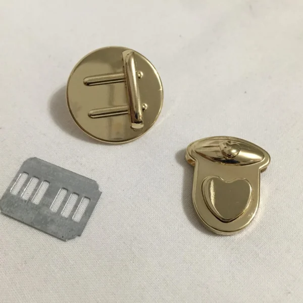 Táskazár 3x3,2 cm arany