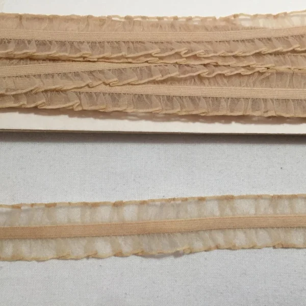 Gumis organza fodor drapp