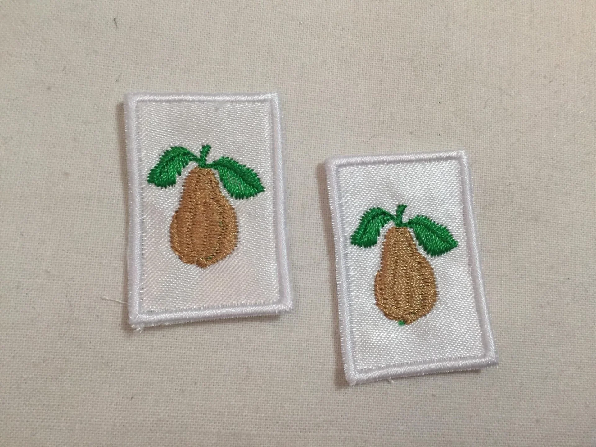 körte hímzett ovi Hímzett ovijel körte - Image 1