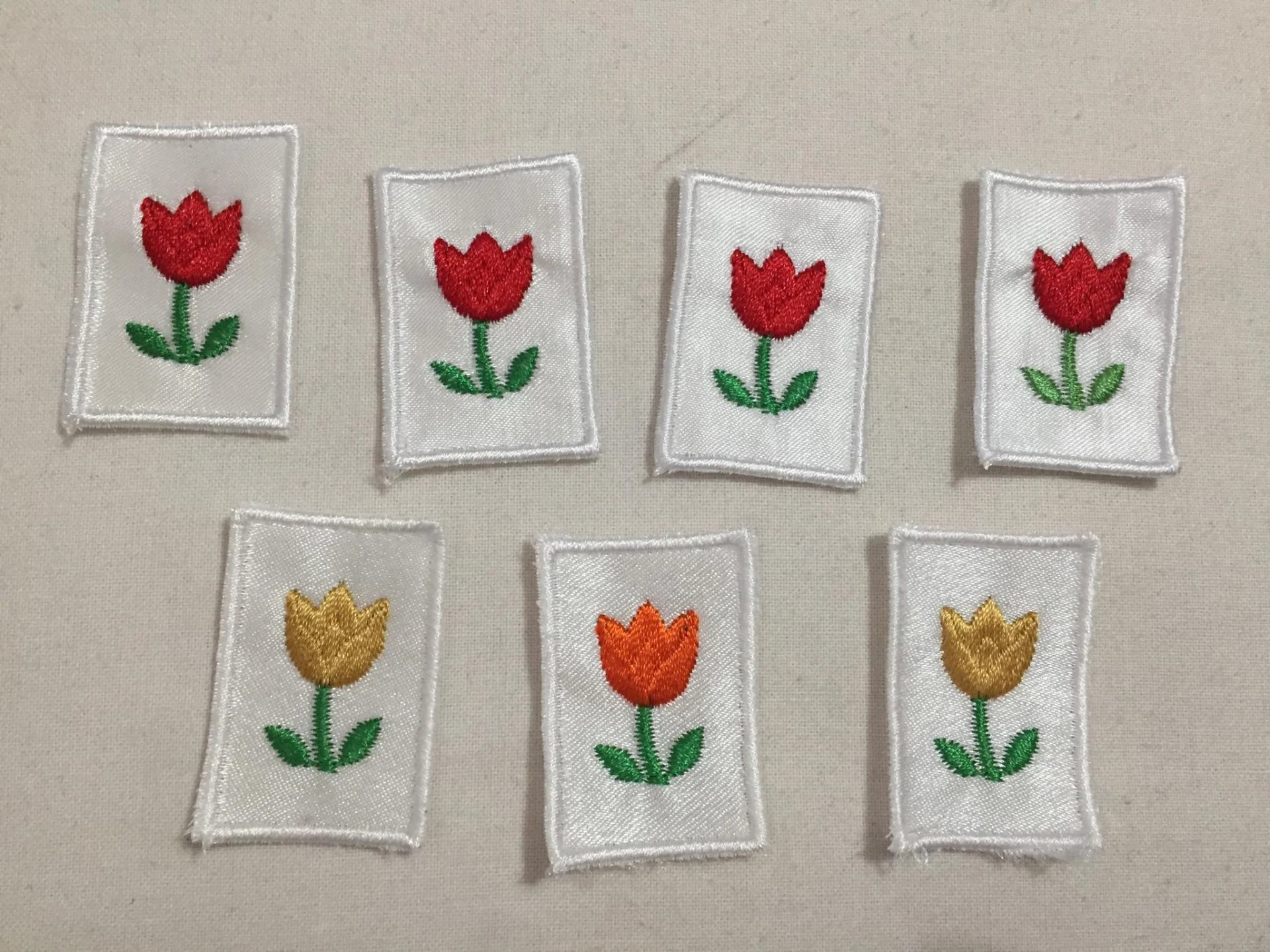 tulipán hímzett ovi Hímzett ovijel tulipán - Image 1