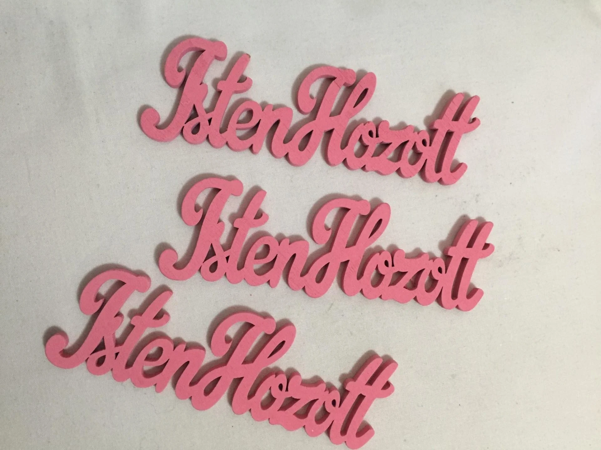 Isten hozott pink 15 cm Isten hozott fa felirat 15 cm pink - Image 1
